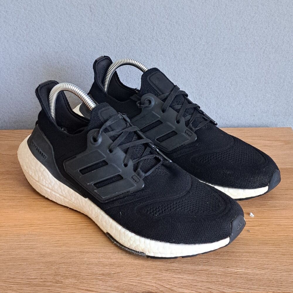 Adidas Ultraboost 22 Women’s Size 9 Black Running Sneakers Comfort